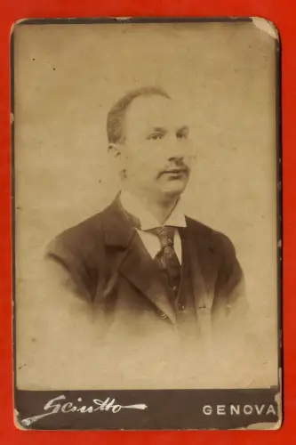 SCHROCKENES FOTO GENUA, FOTO EINES DAMEN m