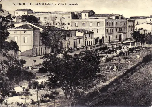 #S. KREUZ AUS STRICK: GEMEINDEVILLA