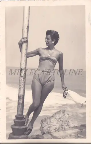 GEWICHT - Mädchen im Bikini, Foto Postkarte B.B.B.