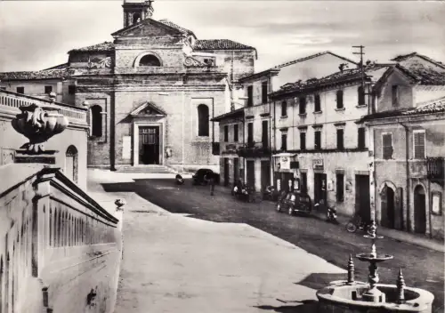 #POLVERIGI: HAUPTPLATZ