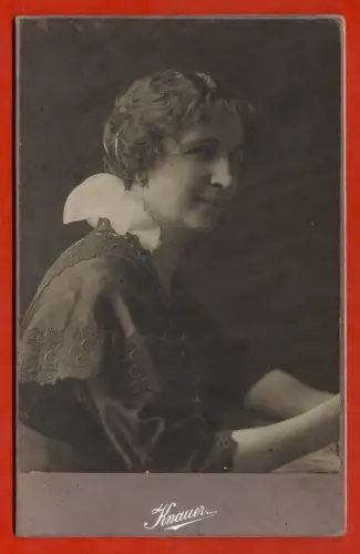 FOTO ERSTE '900ER JAHRE VON KNAUER GY., BRASSO UNGARN, EINE FRAU m