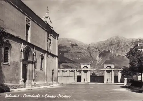 #SULMONA: KATHEDRALE UND SPORTPLATZ