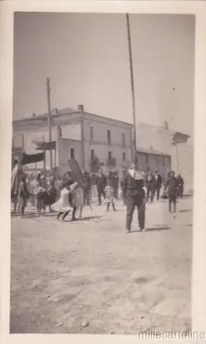 * RAVENNA - Kleines Foto - Jongleur hält einen Pfosten von über 5m im Gleichgewicht