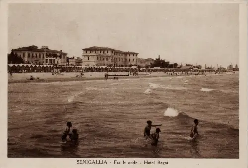 #SENIGALLIA: FRA LE WAVE - HOTEL BAGNI