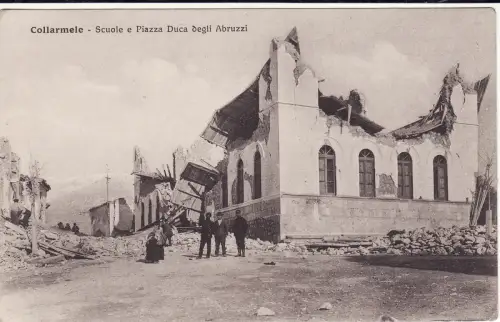 #HALSBÄNDER: SCHULEN UND PIAZZA DUCA DEGLI ABRUZZI