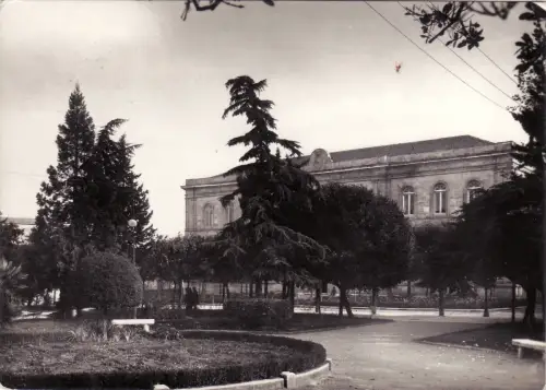 #SANTERAMO IN COLLE: SCHULGEBÄUDE UND GEMEINDEVILLA