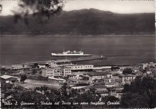 #VILLA S. GIOVANNI: BLICK AUF DEN HAFEN MIT CARIDDI FÄHRSCHIFF