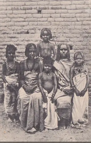 JEMEN - Gruppe somalischer Frauen, Aden, Postkarte