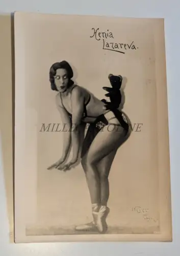 HENIA LAZAREVA - Weiser Prag Fotografie Tschechisches Kabarett