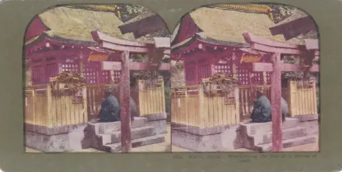 STEREOVIEW - Japan, Kyoto, Anbetung des Fuchses an einem Schrein von Inari