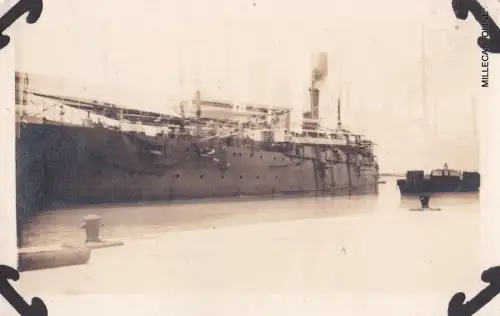 AZUMA, EIN JAPANISCHER KREUZER UND DIE POMMERN, EIN DEUTSCHES SCHIFF, SCHNAPPSCHUSS FOTO 1917