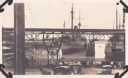 AZUMA, EIN JAPANISCHER KREUZER AUF TROCKENDOCK VON H.I.W. Co, SCHNAPPSCHUSS FOTO 1917