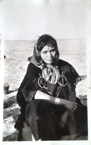 § FOTOGRAFIE 1957 - EIN MÄDCHEN AUS TUNESIEN