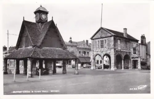 ENGLAND - Witney, Butter Cross & Town Hall, Walter Scott Foto Postkarte