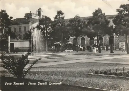 PORTO RECANATI - Piazza Fratelli Brancondi