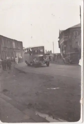 ÄTHIOPIEN - Addis Abeba, Bus auf einer Straße - Foto
