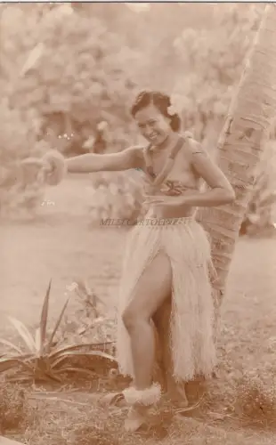 HAWAII - Honolulu - Kostüm, tanzende Frau 1936 Echtfoto Postkarte RPPC