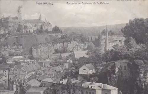 LUXEMBURG - Blick auf den Boulevard de la Petrusse