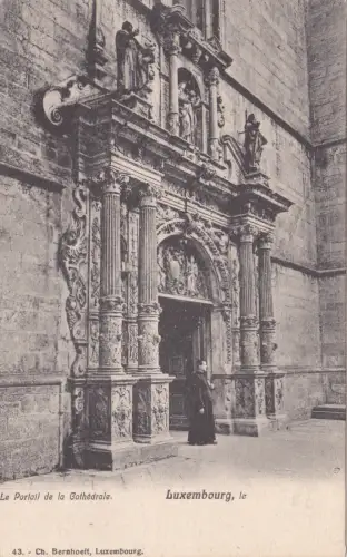 LUXEMBURG - Das Portal der Kathedrale