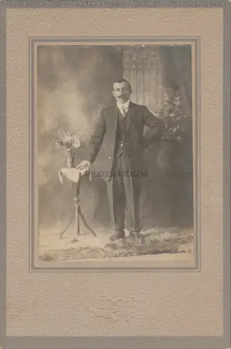 KABINETTFOTO - Bristol Connecticut - The Gale Photo Studio - Man