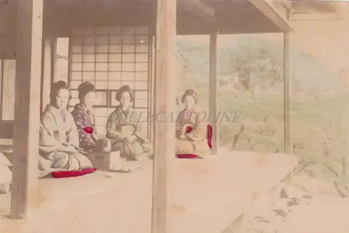 JAPAN - Photo Albumen Print - Mädchen im Freien, Siesta