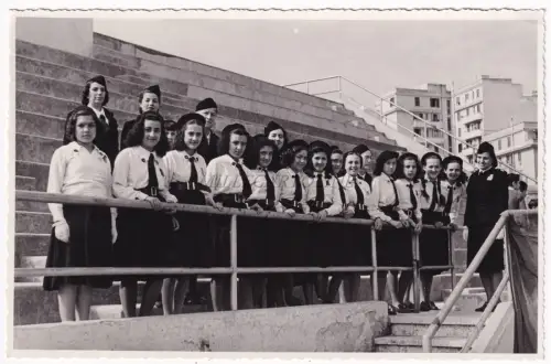 ROM - Sportplatz - Italienische Jugendliche in Uniform - Fotografie Juni 1941
