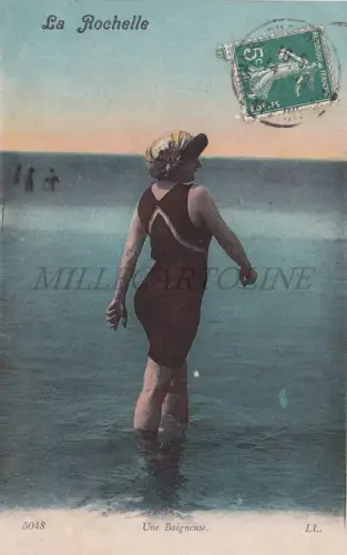 FRANKREICH - La Rochelle, Une Baigneuse, Postkarte