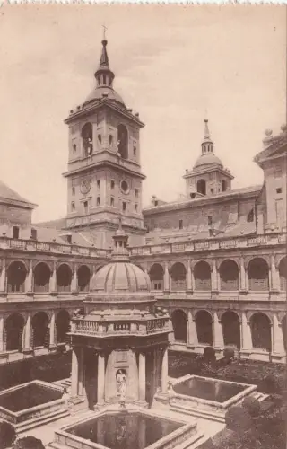 SPANIEN - El Escorial - Patio de los Evangelistas