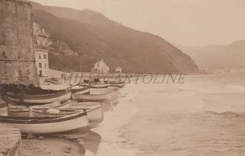 BARI - Blick auf die Promenade mit festgemachten Booten, Foto Postkarte 1909