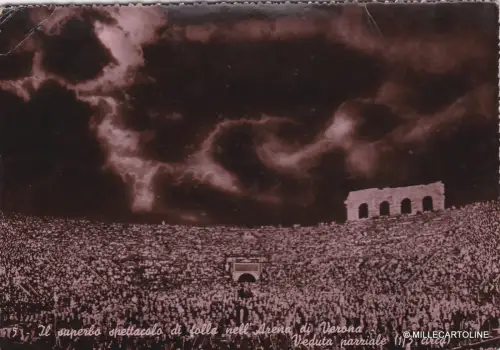 # VERONA: DIE TOLLE MENGENSHOW IN DER ARENA - Teilansicht - 1951