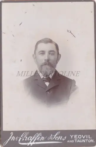 KABINETTFOTO - UK, Man, Chaffin & Sons, Yeovil and Taunton