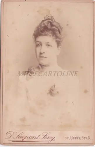 KABINETTFOTO - UK, Frau, D. Sargeant Stacy, Upper Street London