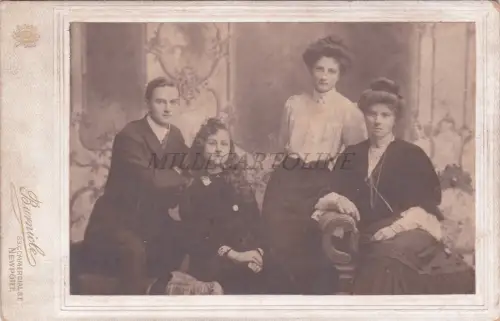 KABINETTFOTO - UK, 3 Mädchen und 1 Junge, Burnicle, 38 Commercial St., Newport