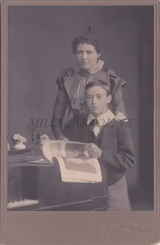 KABINETTFOTO - UK, Junge mit seiner Mutter, Crawford, Portobello, London