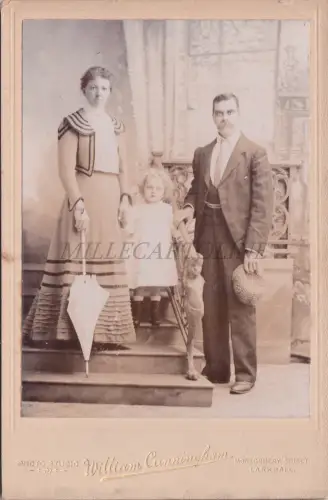 KABINETTFOTO - UK, Junge Familie, William Cunningham, Larkhall