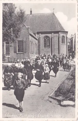 NIEDERLANDE - Marken, Kerkgang Kirche ist vorbei, Postkarte