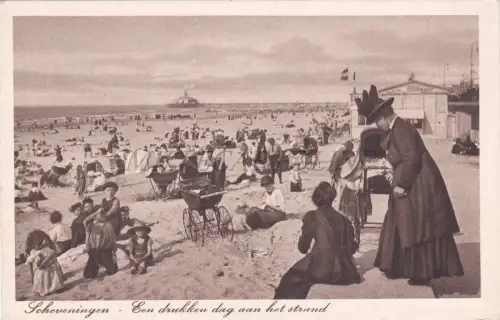 NIEDERLANDE - Scheveningen, Ein Drucktag am Strand, Postkarte