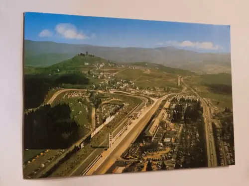 Nürburgring mit Blick zur Nürburg Postkarte: