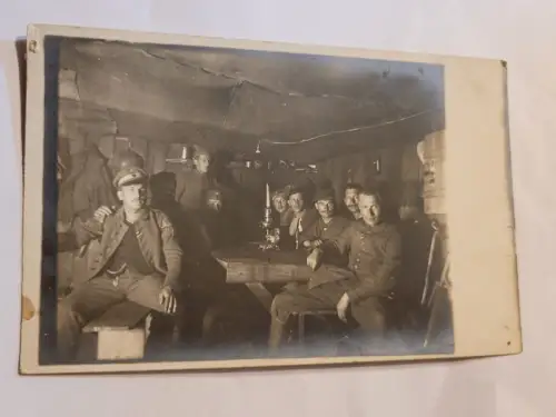 Soldaten in einem Raum Postkarte: