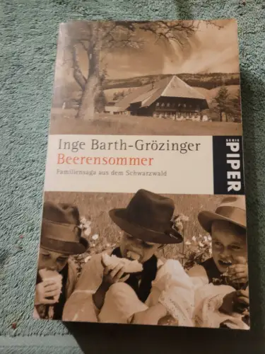 Beerensommer - Familiensaga aus dem Schwarzwald. Barth-Grözinger, Inge: