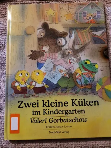 Zwei kleine Küken im Kindergarten. HorbaÄov, Valerij H.: