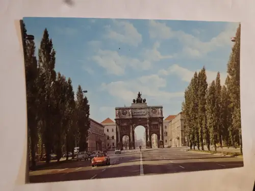 München - Leopoldstraße und Siegestor Postkarte: