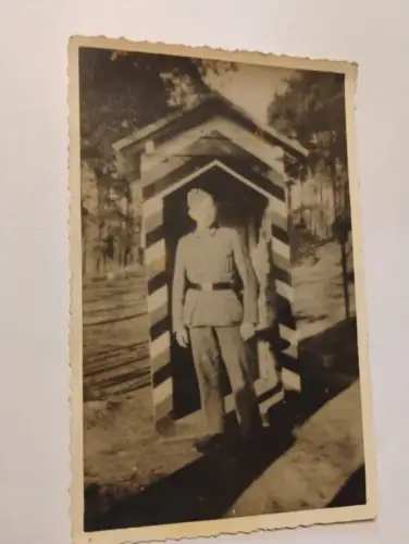 Soldat im Wachhaus Postkarte: