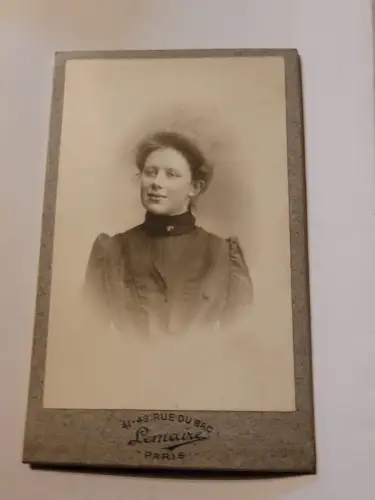 Junge Frau (4) Foto: