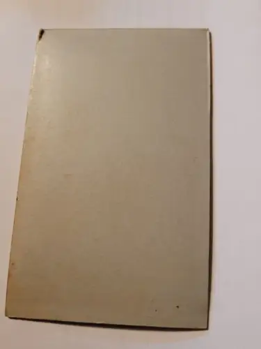 Junge Frau (4) Foto: