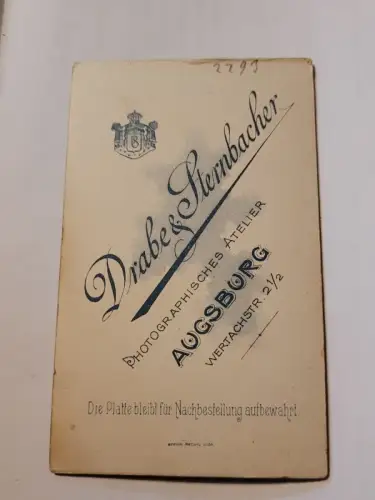 Junge Frau (8) Foto: