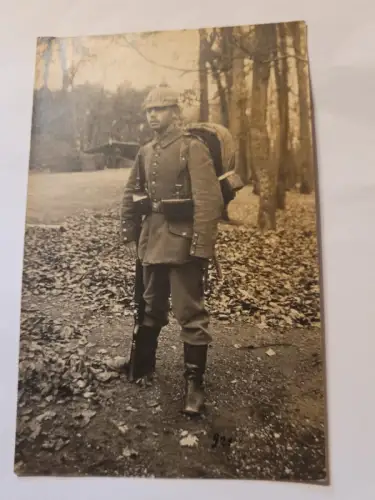 Reichswehr Soldat mit Ausrüstung Postkarte:
