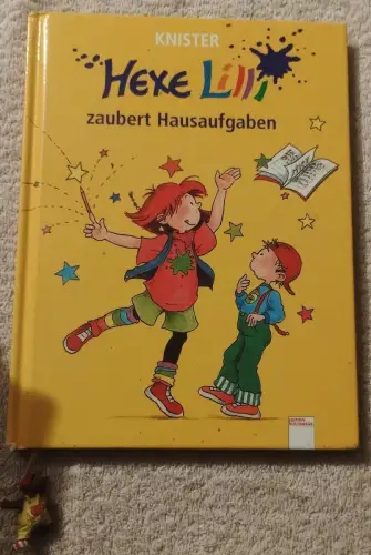 Hexe Lilli zaubert Hausaufgaben. Knister: