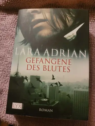 Gefangene des Blutes Adrian, Lara: