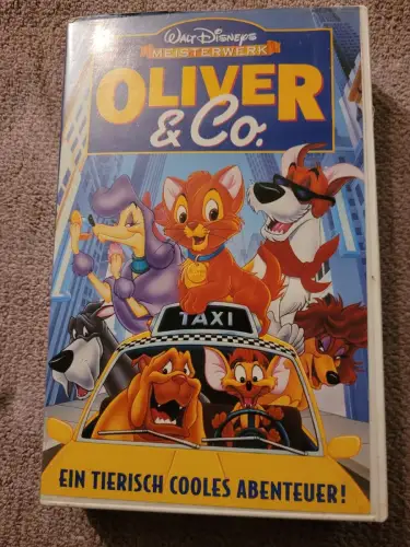 Oliver & Co. [VHS]